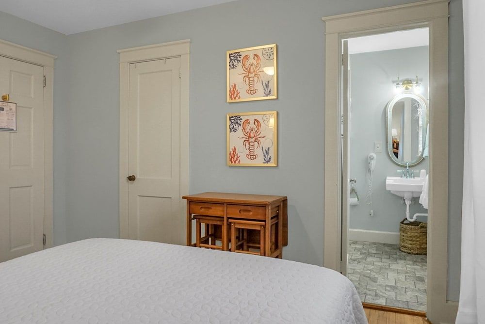 Carolina Beach Inn Standard Room, 1 Queen Bed, Non Smoking, Pets Allowed (Queen Room) 6