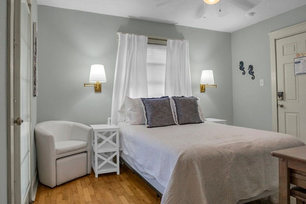 Carolina Beach Inn Standard Room, 1 Queen Bed, Non Smoking, Balcony 4