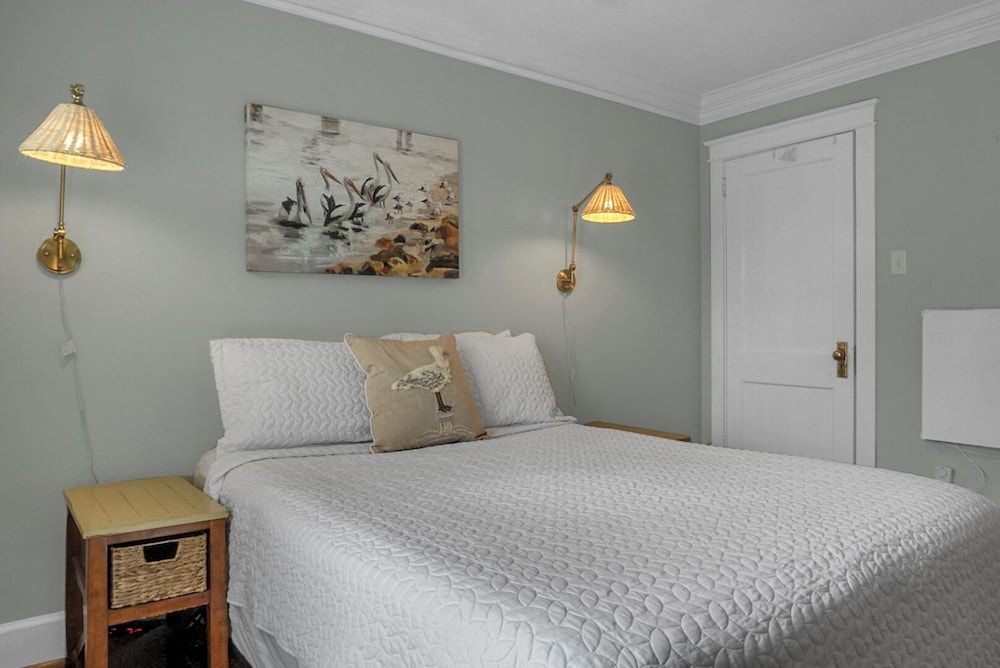 Carolina Beach Inn Suite, 1 King Bed with Sofa bed, Non Smoking, Kitchen 3