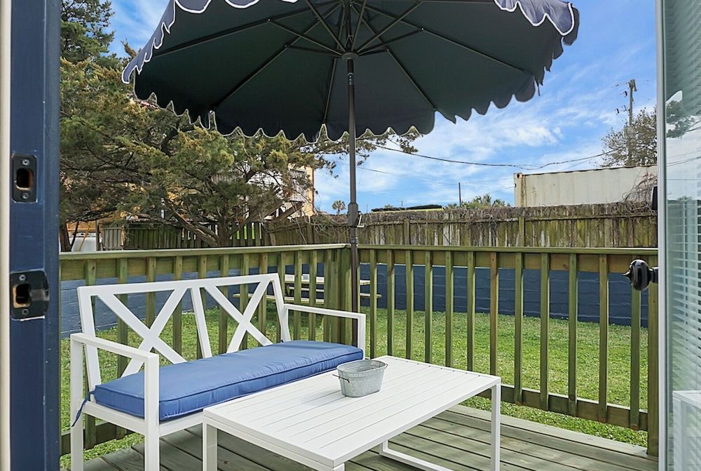 Carolina Beach Inn Suite, 1 King Bed with Sofa bed, Non Smoking, Kitchen 4