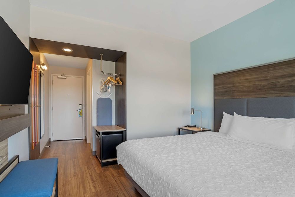 Room, 1 King Bed, Accessible (Hearing)