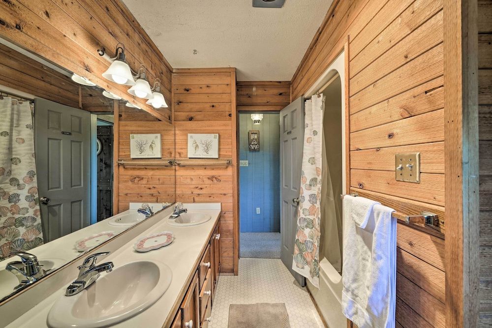 Spacious Kill Devil Hills Getaway w/ 3 Decks!