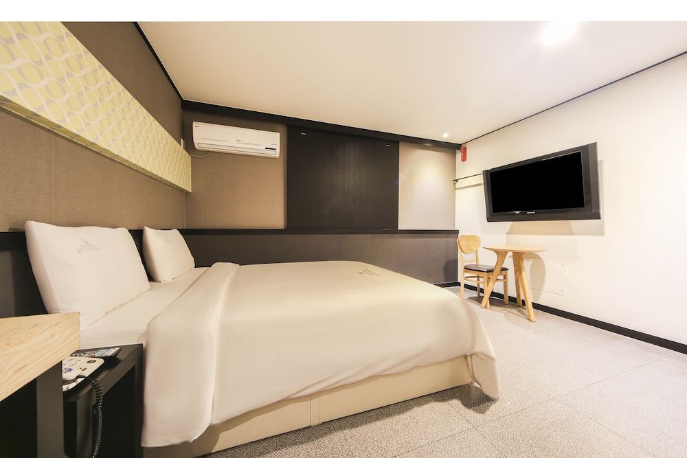 Elysee Hotel Standard Double Room 3