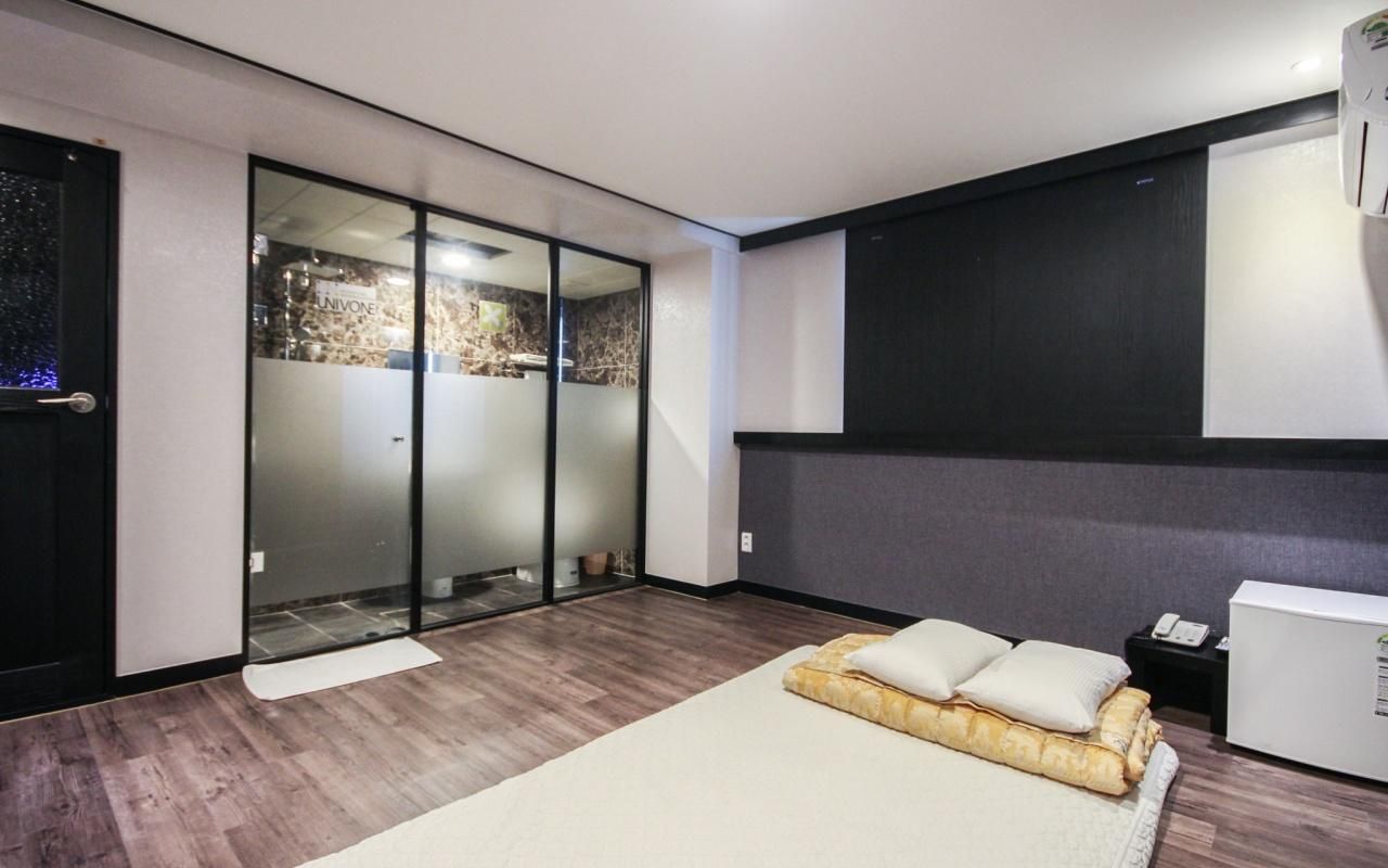 undefined Elysee Hotel 6