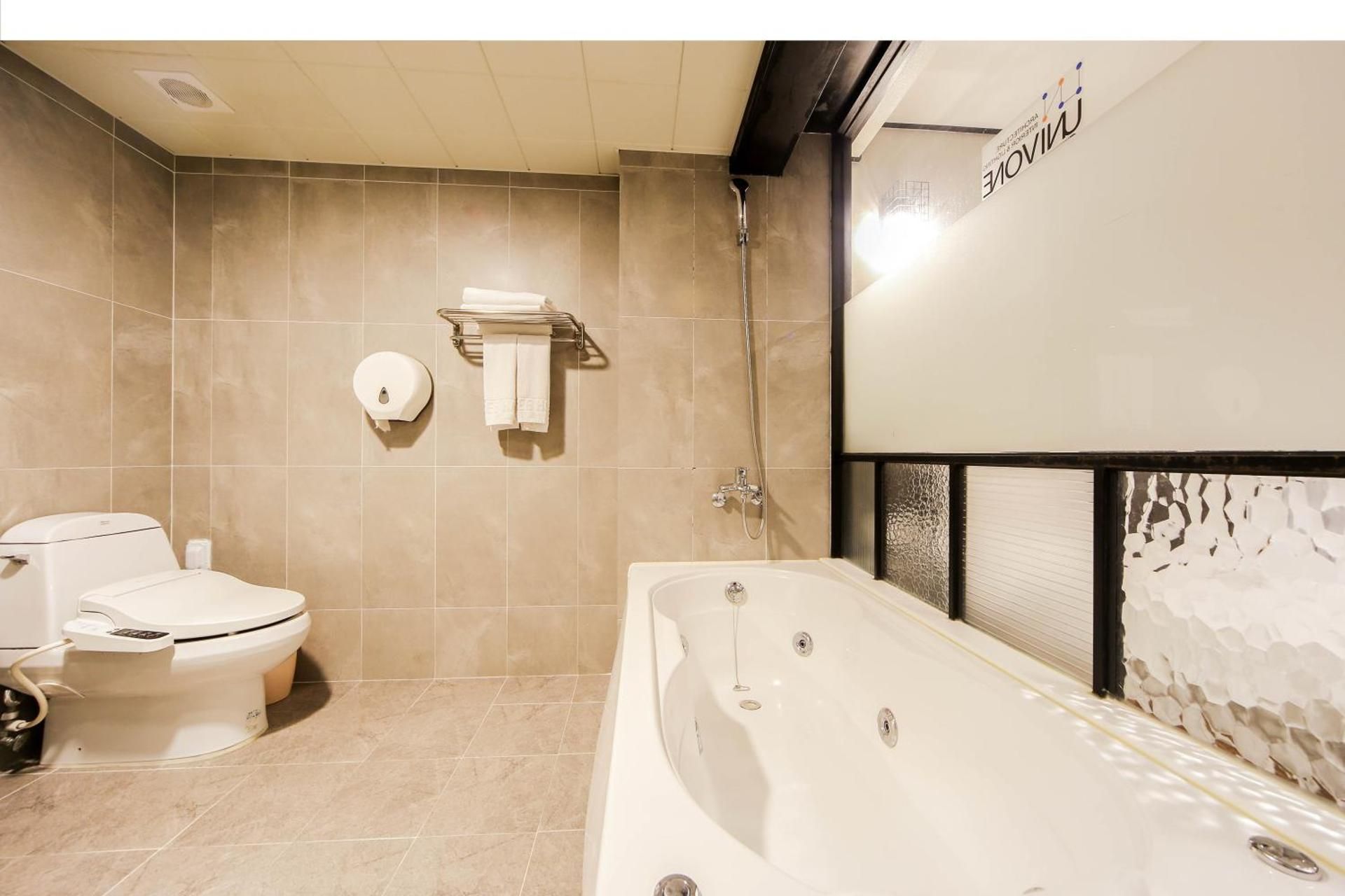 undefined Elysee Hotel 4