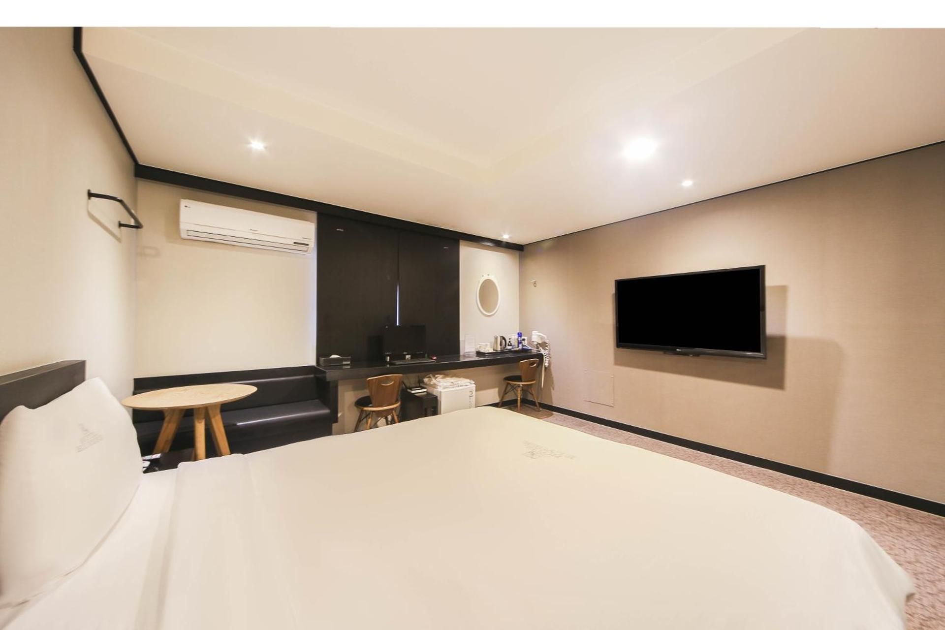 undefined Elysee Hotel 5