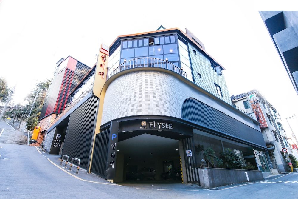 undefined Elysee Hotel
