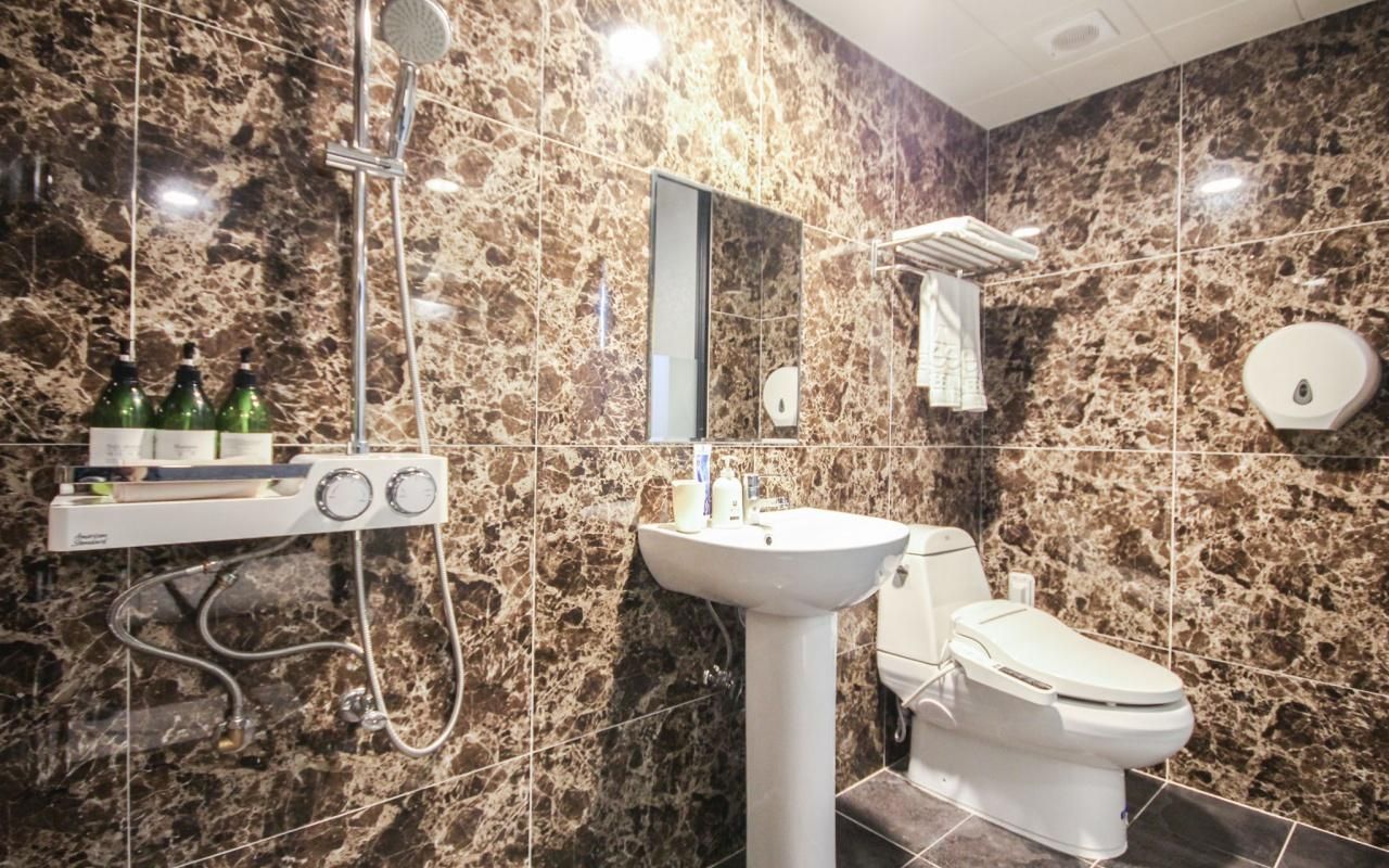 undefined Elysee Hotel 7