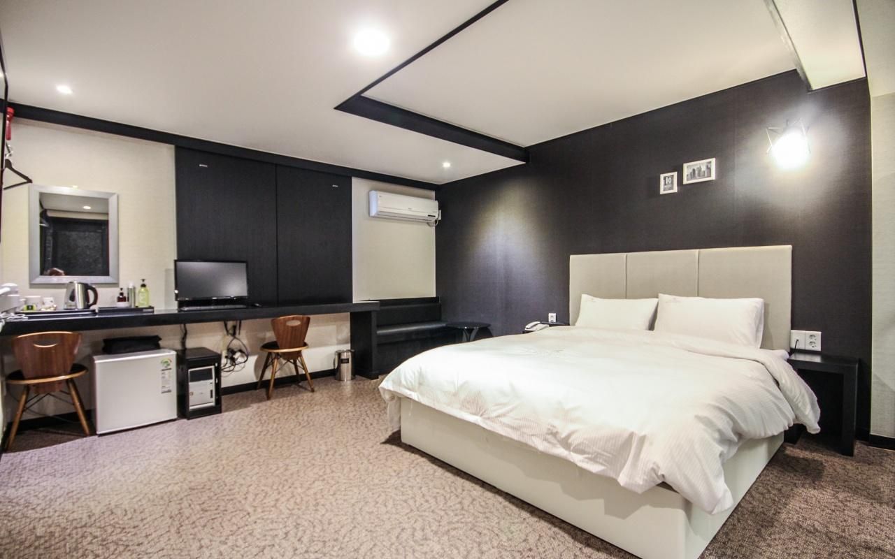 undefined Elysee Hotel 3