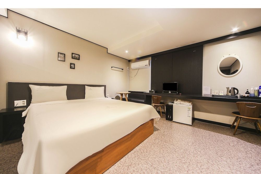 undefined Elysee Hotel 2