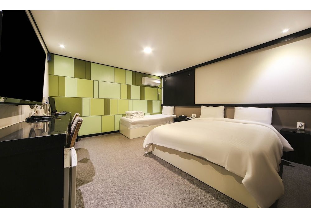 undefined Elysee Hotel 5