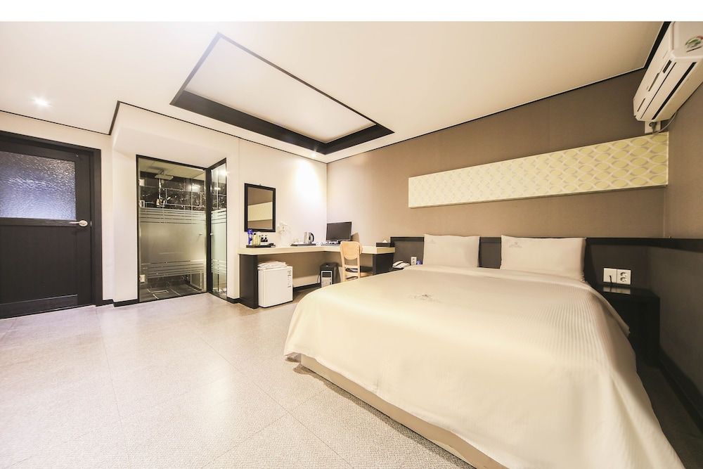 undefined Elysee Hotel 3