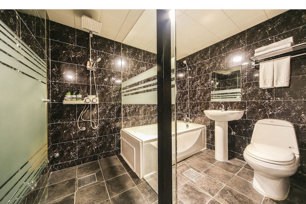 Elysee Hotel Standard Double Room 5