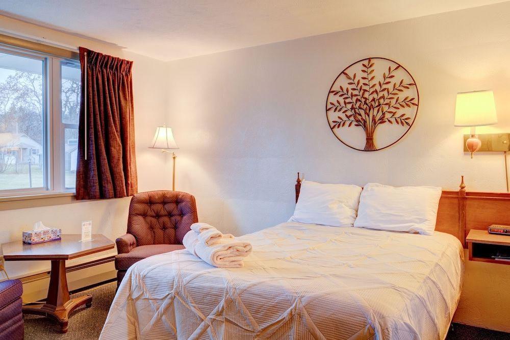 Gale River Motel Executive Room 5