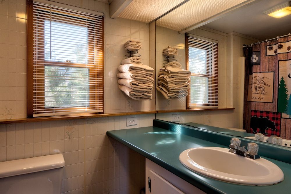 Gale River Motel Executive Cabin 16