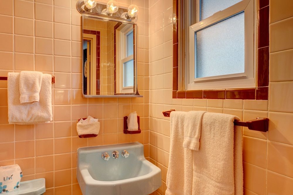 Gale River Motel Executive Room 10