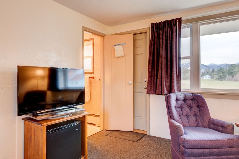 Gale River Motel Executive Room 8