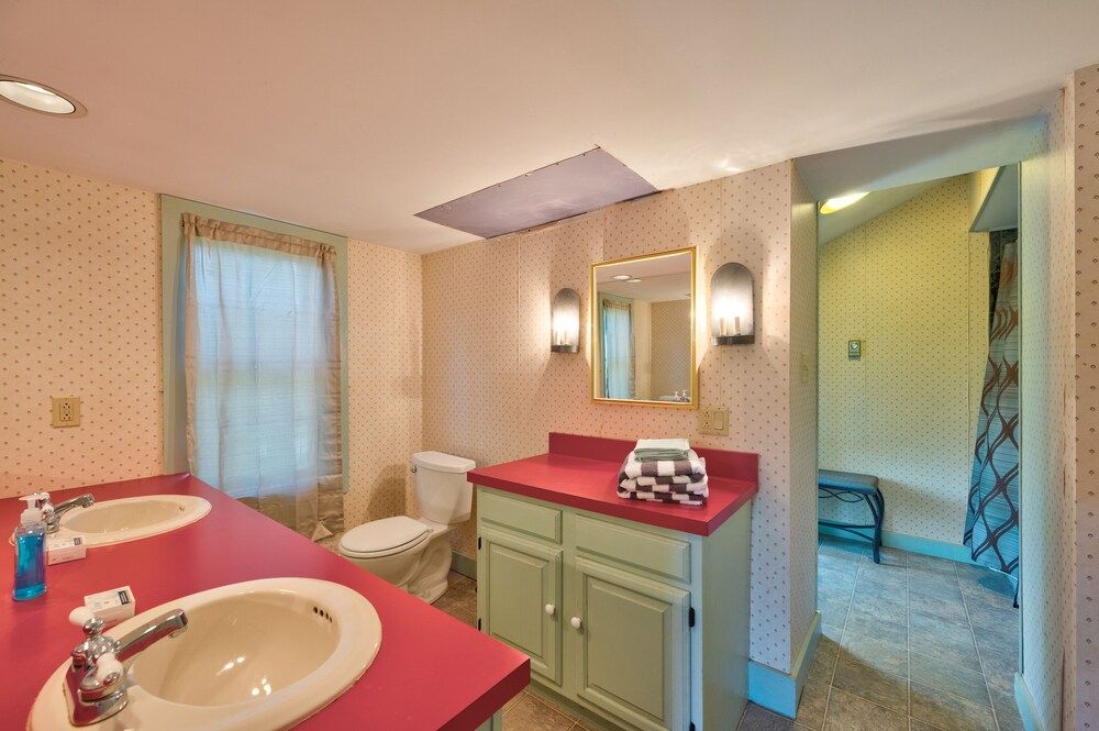 Gale River Motel Family Cabin 11