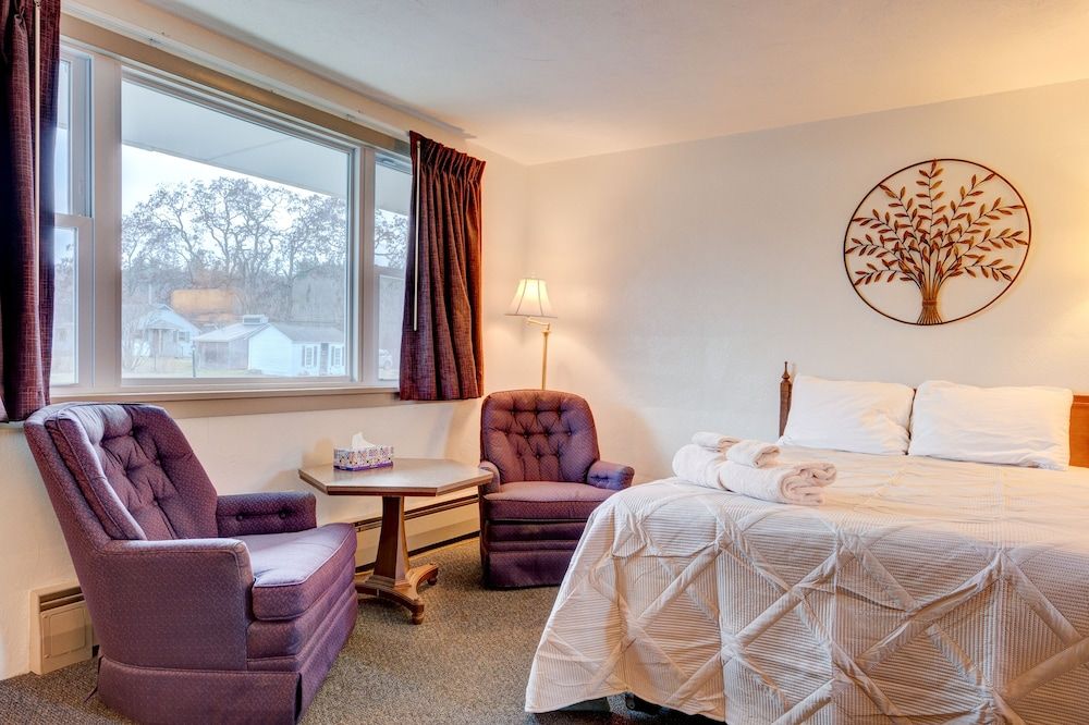 Gale River Motel Executive Room 9