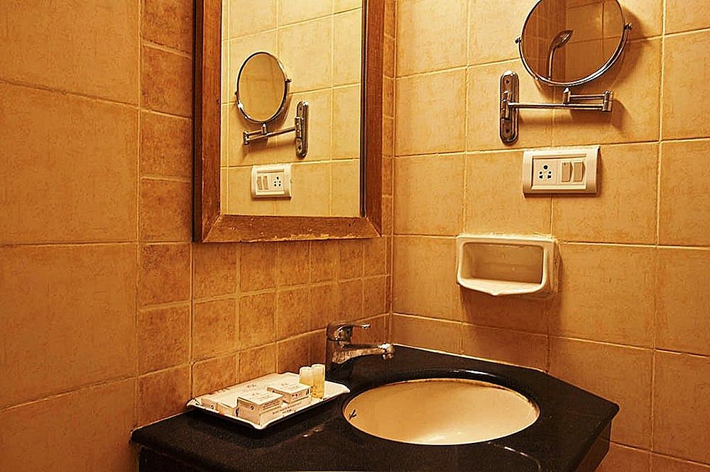 Hotel Roopa Compact Room 3