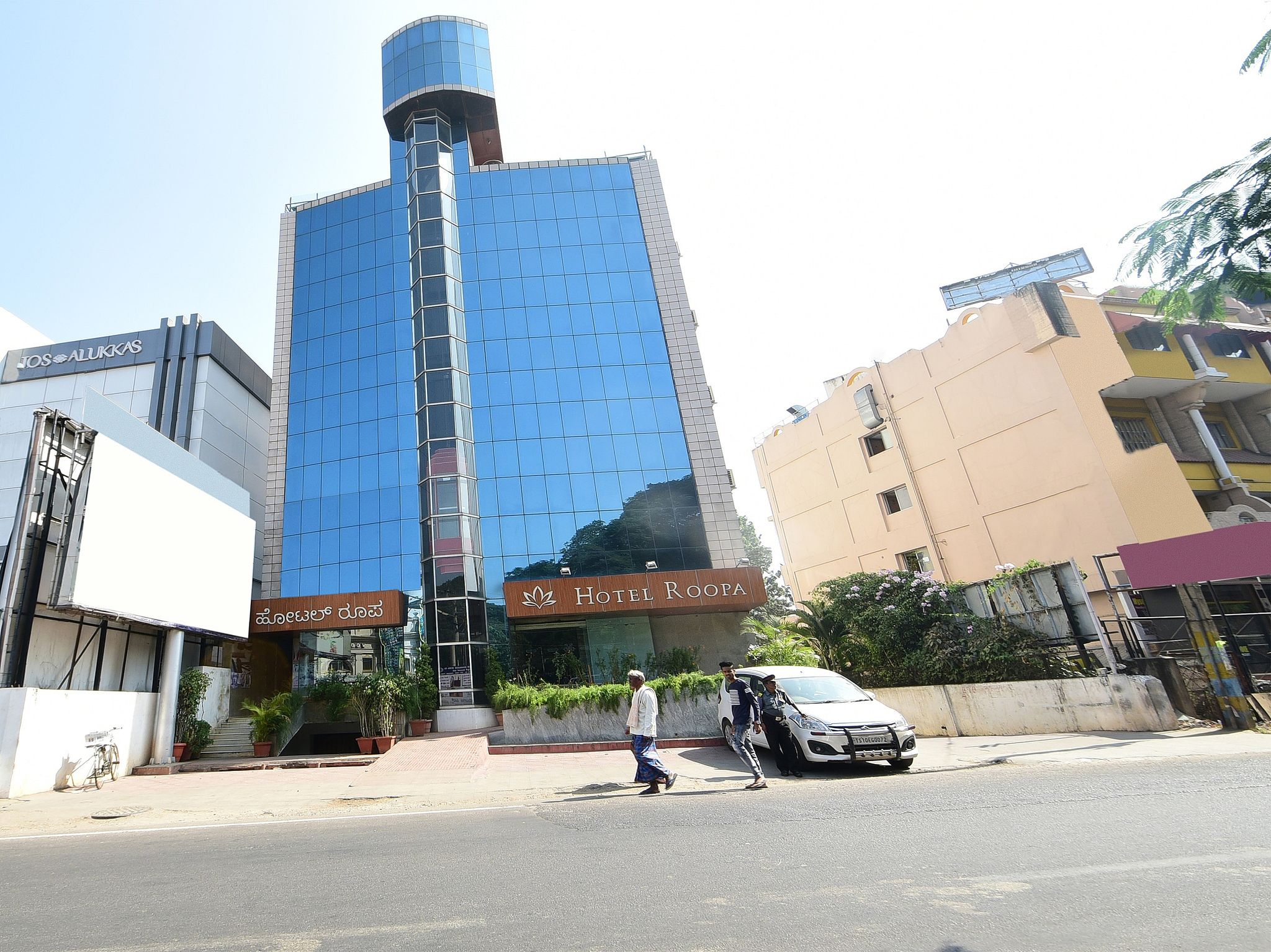 undefined Hotel Roopa 6