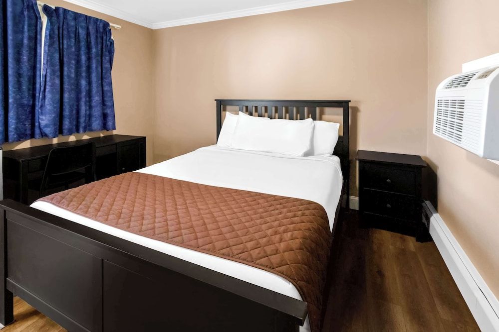 Americas Best Value Inn Avenel Woodbridge Room, 1 Queen Bed, Smoking 3
