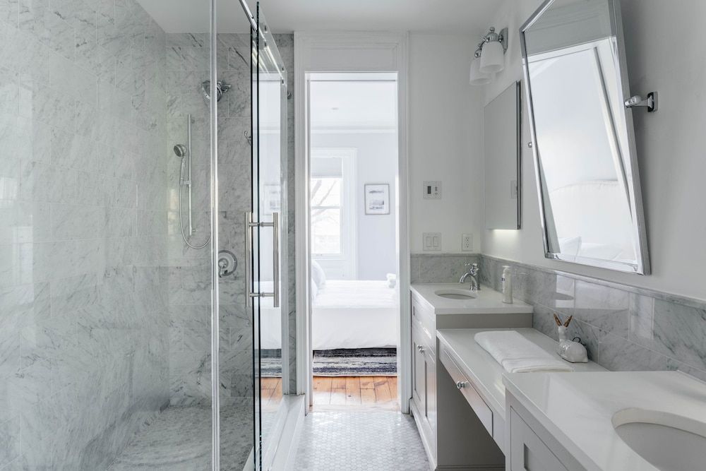 6 Bedroom Townhome Near NYC Luxury Townhome, Multiple Beds 27