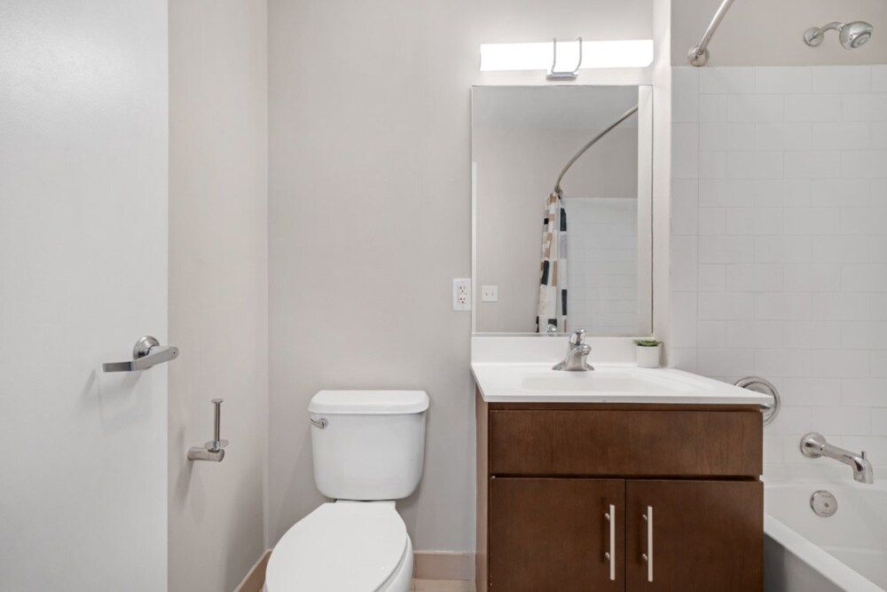 Bluebird Suites near PATH Luxury Apartment, 2 Bedrooms 11