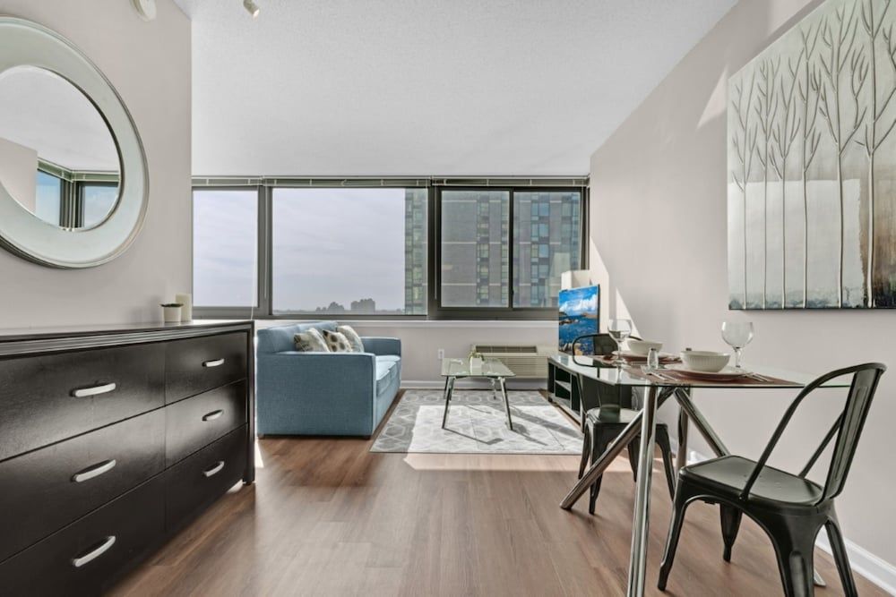 Bluebird Suites near PATH Luxury Studio 6