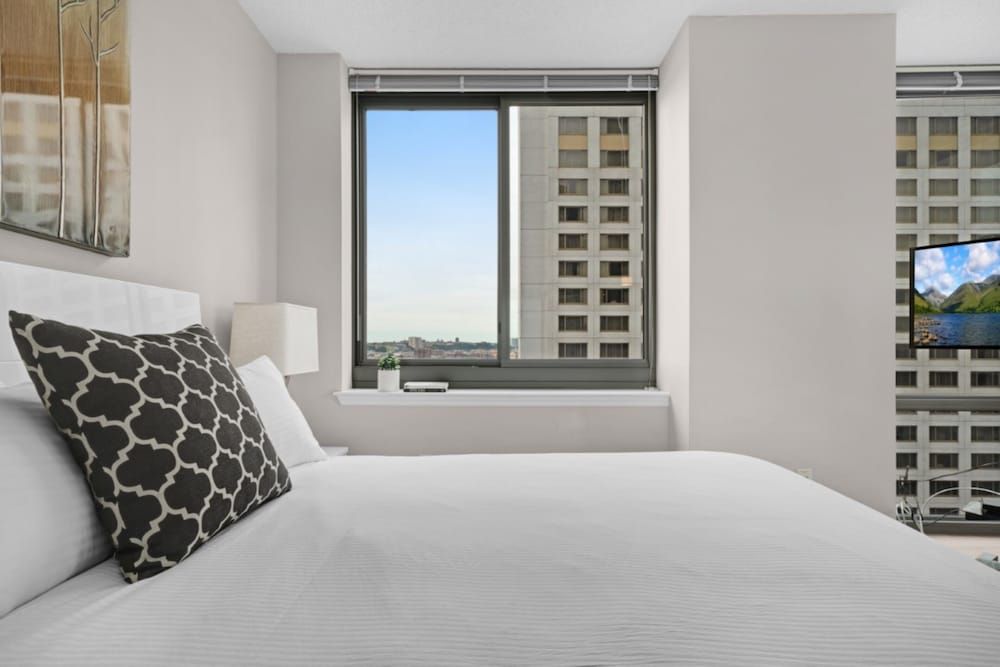 Bluebird Suites near PATH Luxury Apartment, 2 Bedrooms 5