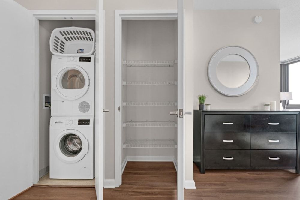 Bluebird Suites near PATH Luxury Studio 8