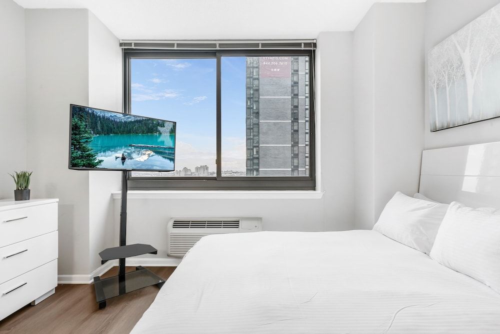 Bluebird Suites near PATH Luxury Apartment, 1 Bedroom 2