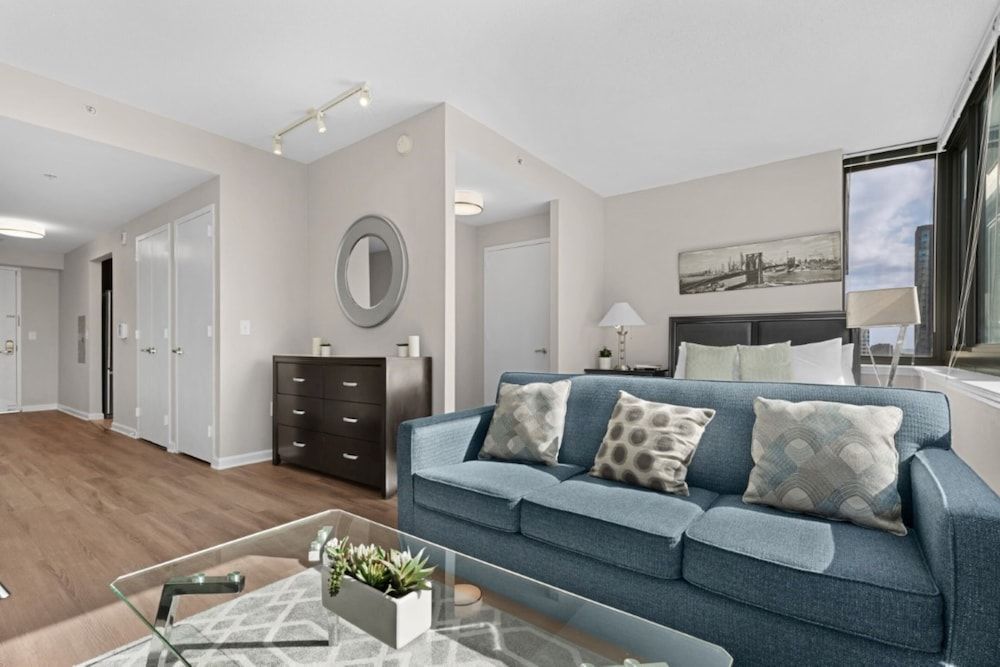 Bluebird Suites near PATH Luxury Studio 7