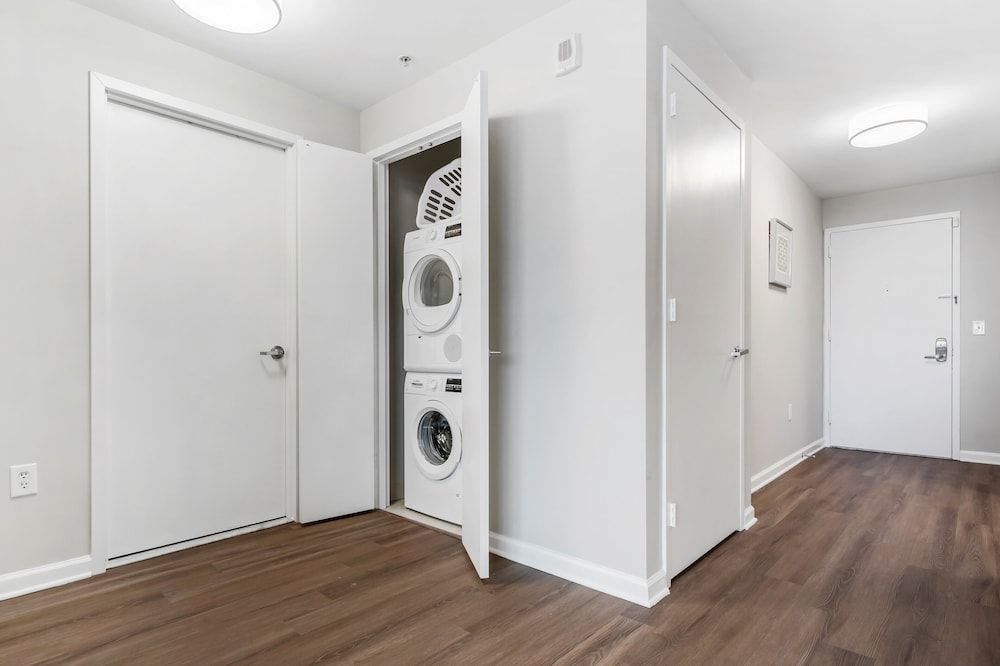 Bluebird Suites near PATH Luxury Apartment, 1 Bedroom 10