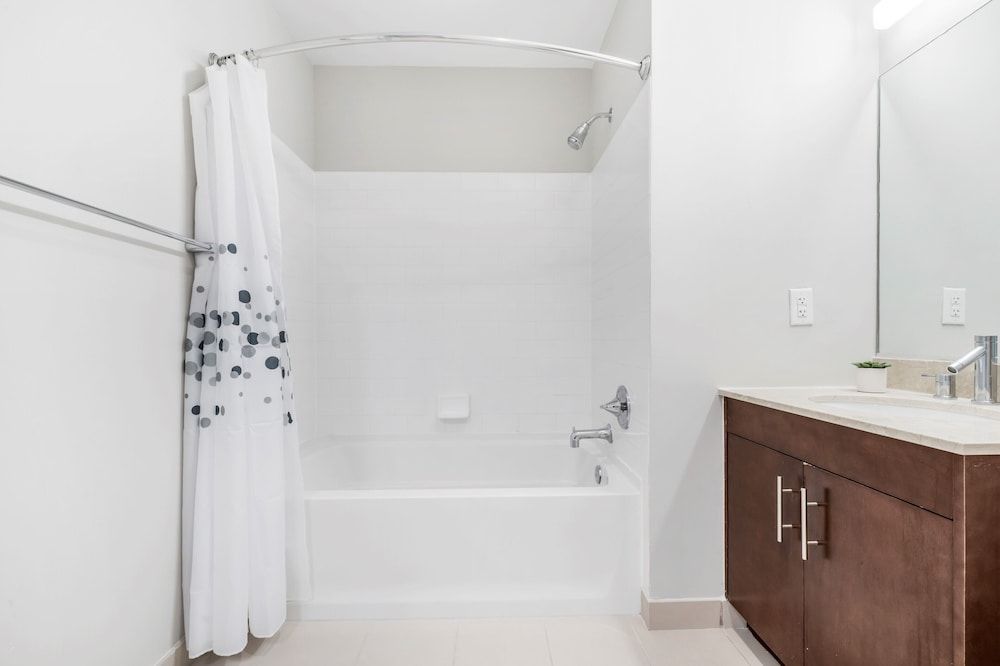 Bluebird Suites near PATH Luxury Apartment, 1 Bedroom 11