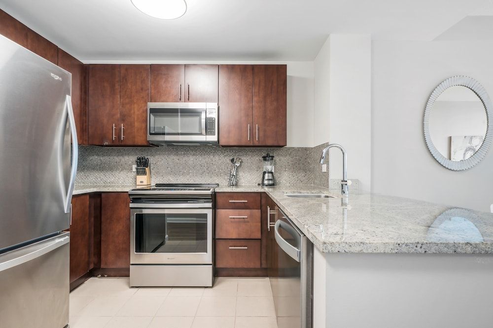 Bluebird Suites near PATH Luxury Apartment, 1 Bedroom 6