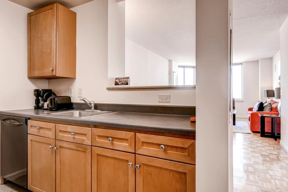 Bluebird Suites near Newport Center Luxury Apartment, 1 Bedroom 8