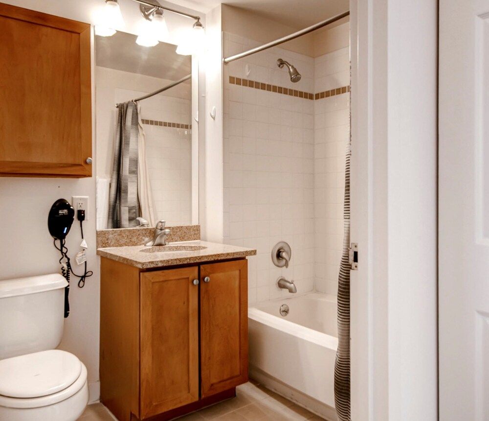 Bluebird Suites near Newport Center Luxury Apartment, 1 Bedroom 11