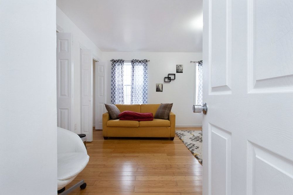 Racpanos Modern Stay on Ocean Avenue Deluxe Room, 1 King Bed with Sofa bed, Non Smoking, Shared Bathroom 13