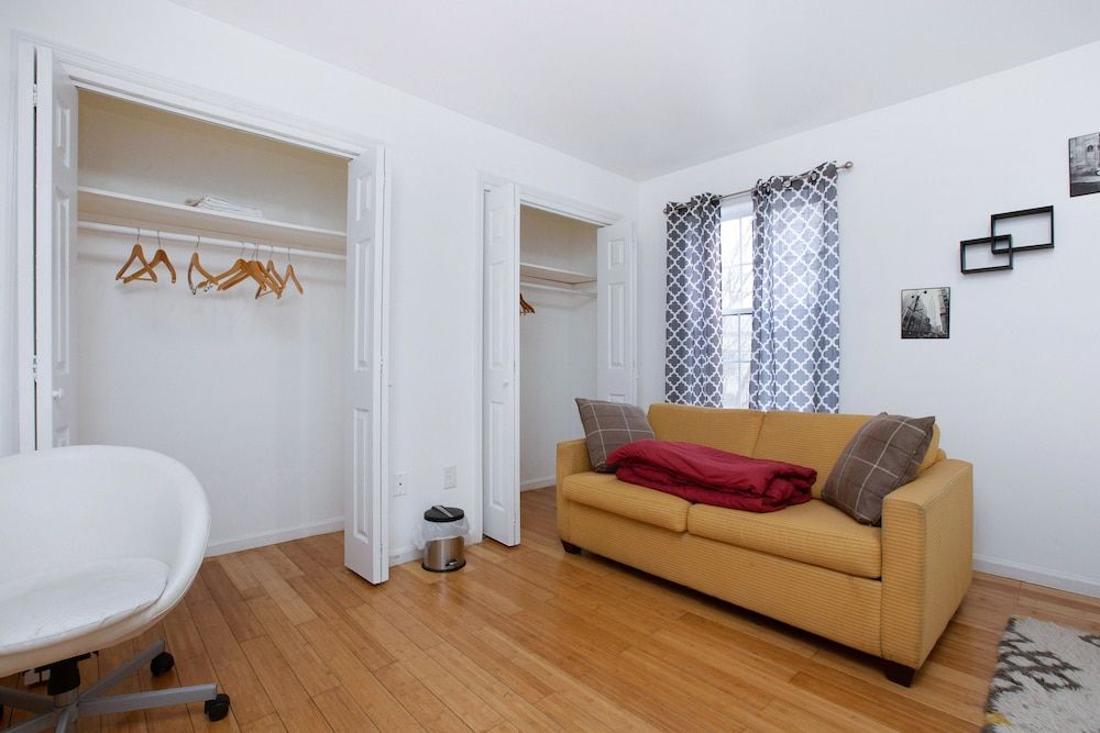 Racpanos Modern Stay on Ocean Avenue Deluxe Room, 1 King Bed with Sofa bed, Non Smoking, Shared Bathroom 4