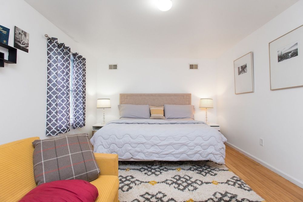 Racpanos Modern Stay on Ocean Avenue Deluxe Room, 1 King Bed with Sofa bed, Non Smoking, Shared Bathroom 8