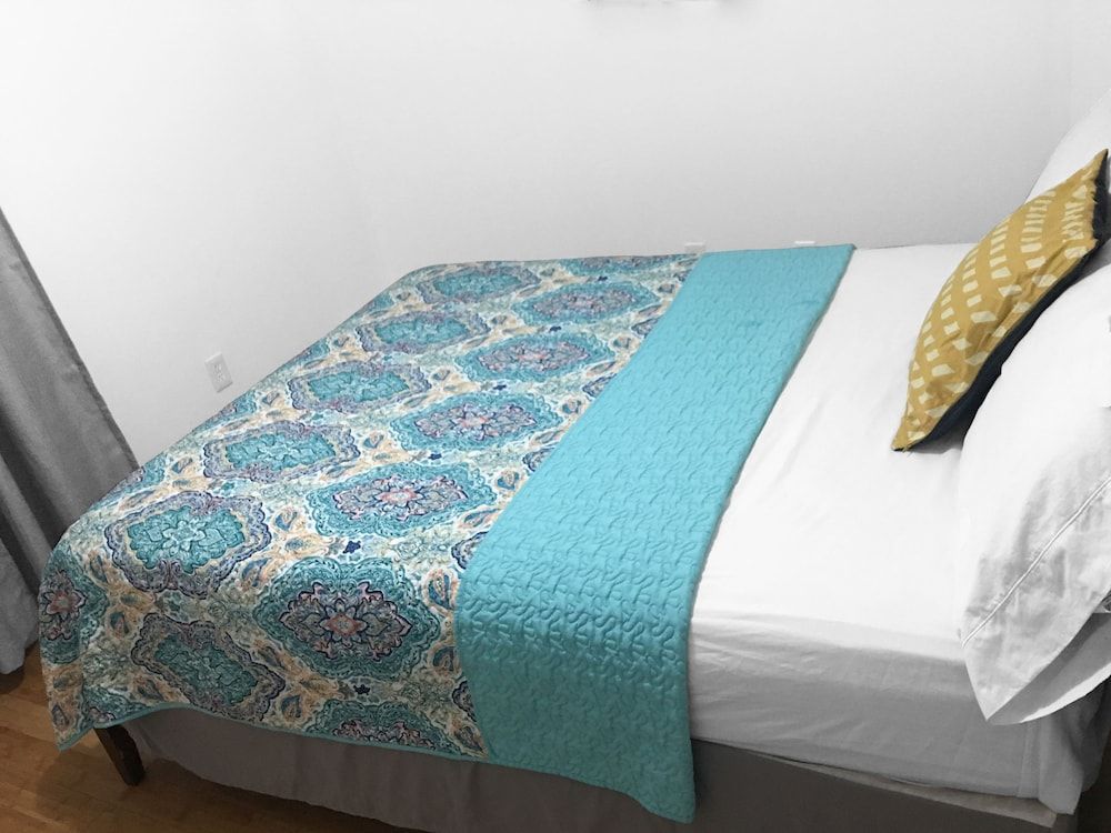 Racpanos Modern Stay on Ocean Avenue Comfort Room, 1 Queen Bed, Non Smoking, Shared Bathroom