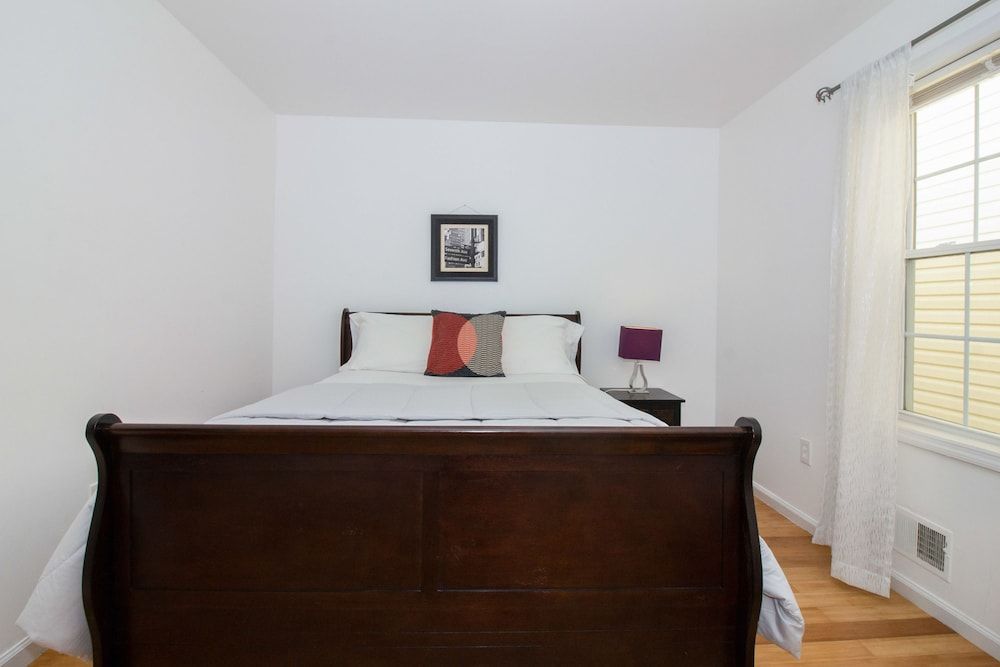 Racpanos Modern Stay on Ocean Avenue City Room, 1 Queen Bed, Non Smoking, Shared Bathroom 7