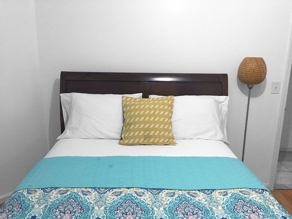 Racpanos Modern Stay on Ocean Avenue Comfort Room, 1 Queen Bed, Non Smoking, Shared Bathroom 2