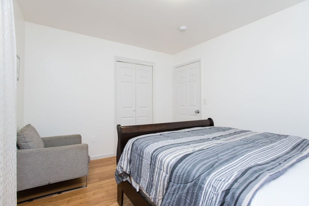 Racpanos Modern Stay on Ocean Avenue City Room, 1 Queen Bed, Non Smoking, Shared Bathroom 3