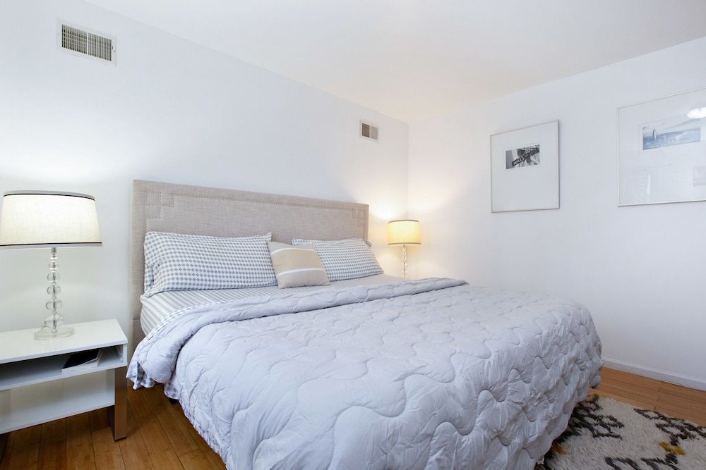 Racpanos Modern Stay on Ocean Avenue Deluxe Room, 1 King Bed with Sofa bed, Non Smoking, Shared Bathroom 7