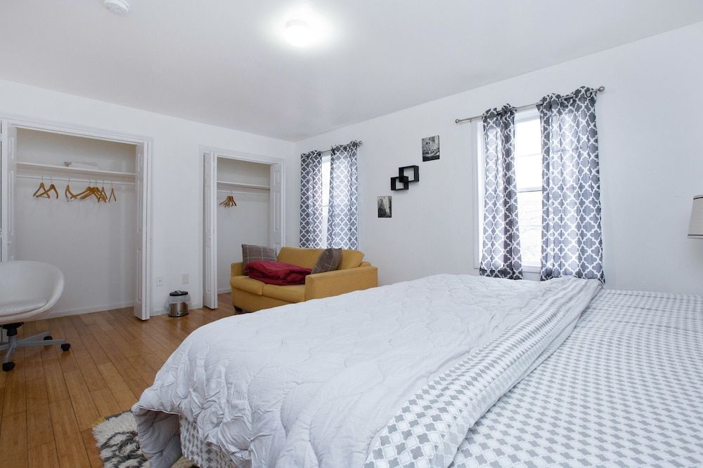 Racpanos Modern Stay on Ocean Avenue Deluxe Room, 1 King Bed with Sofa bed, Non Smoking, Shared Bathroom 5