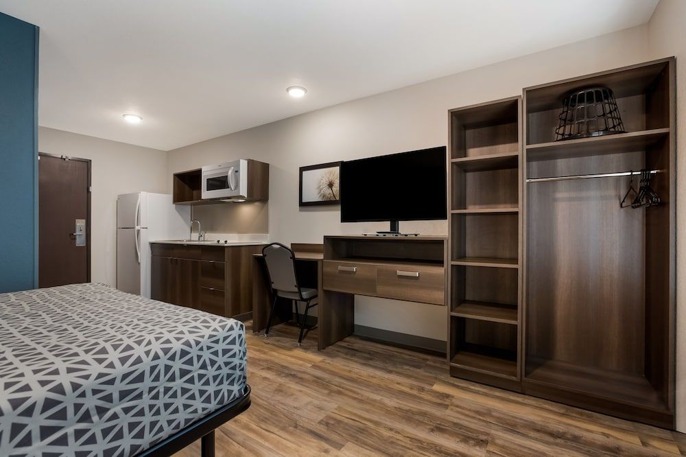 WoodSpring Suites South Brunswick - Princeton Standard Room, 1 Queen Bed, Non Smoking 2