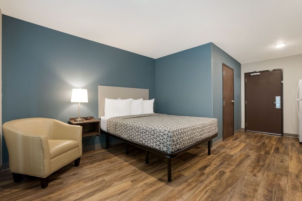 WoodSpring Suites South Brunswick - Princeton Standard Room, 1 Queen Bed, Non Smoking 3