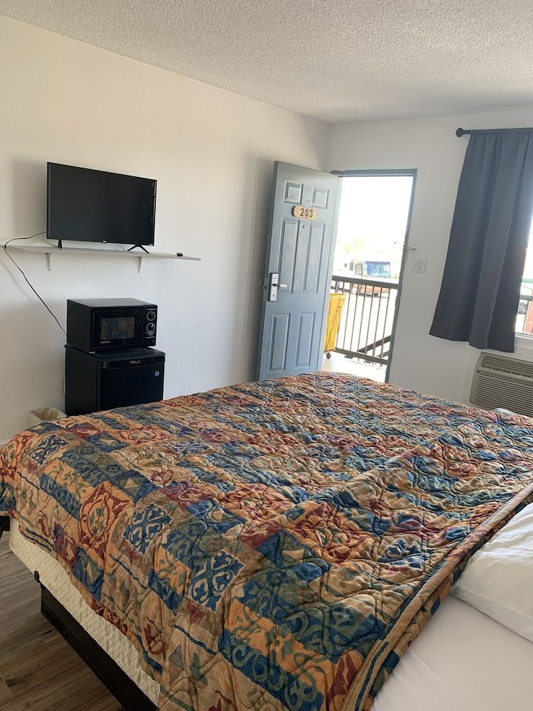 Almara Inn Basic Single Room 2